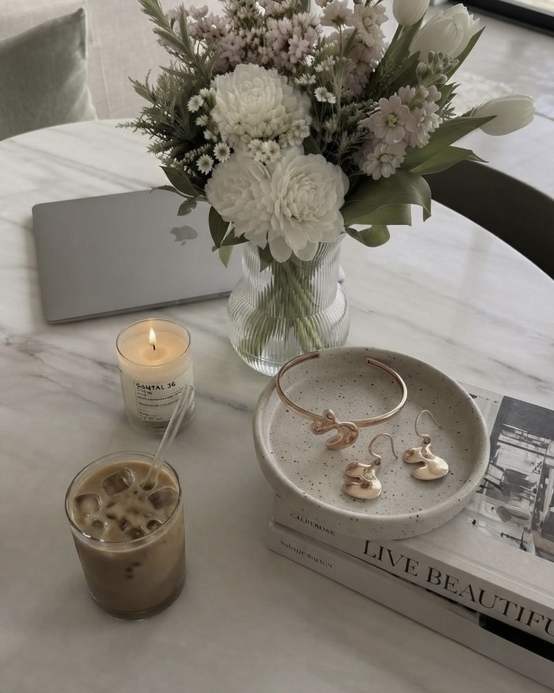 The Bloom Pendant in Movement